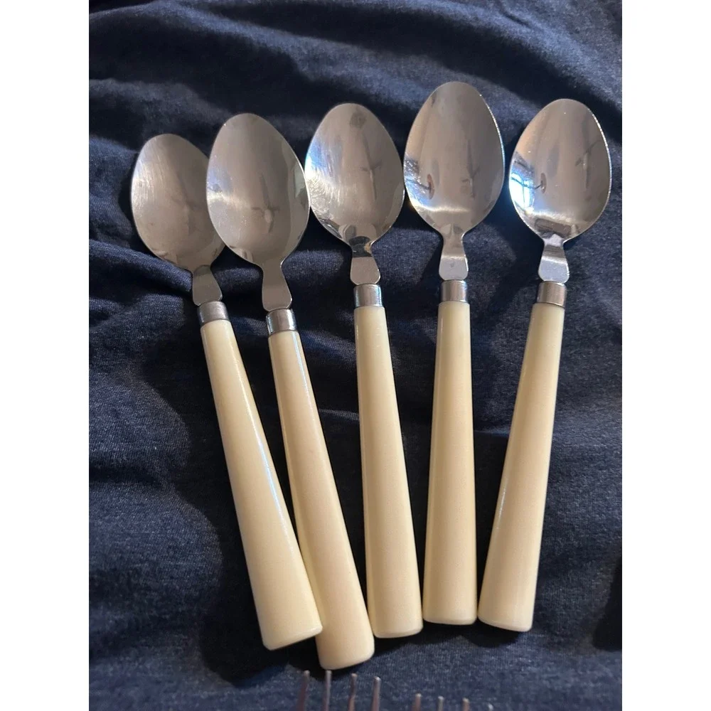 Vintage 17pc Stainless Flatware Set Cream Tapered Handles Forks Spoons Taiwan